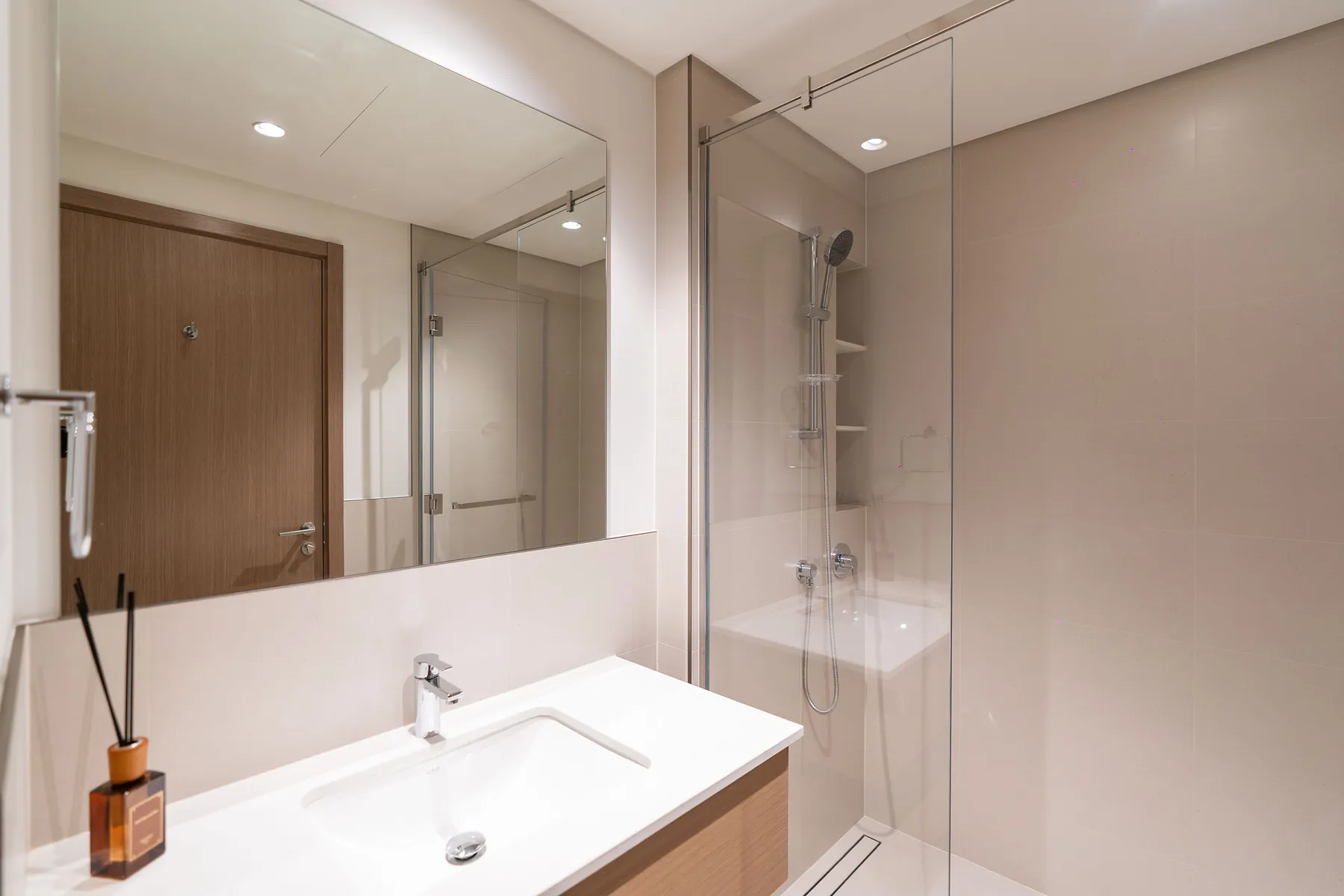 Guest bathroom with undermount basin, mirror and glass shower